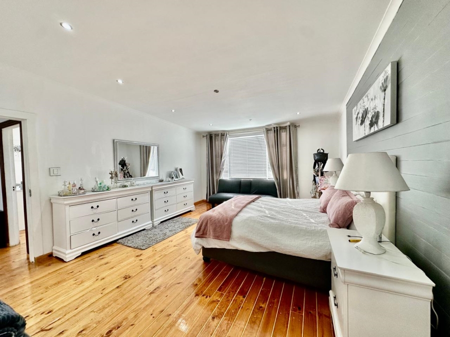 5 Bedroom Property for Sale in Rouxville Western Cape